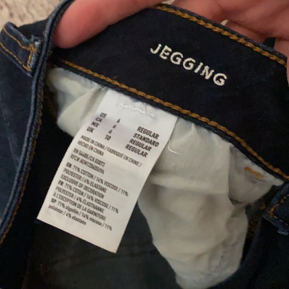 American Eagle Ripped Jeggings - Picture 3 of 5